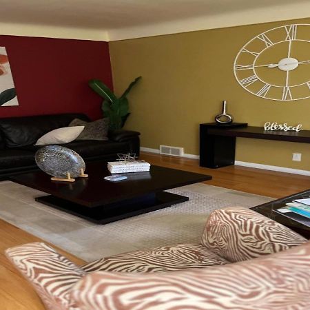 Nice Cozy Family-Sized Home In Quiet Neighborhood Oak Park Екстериор снимка